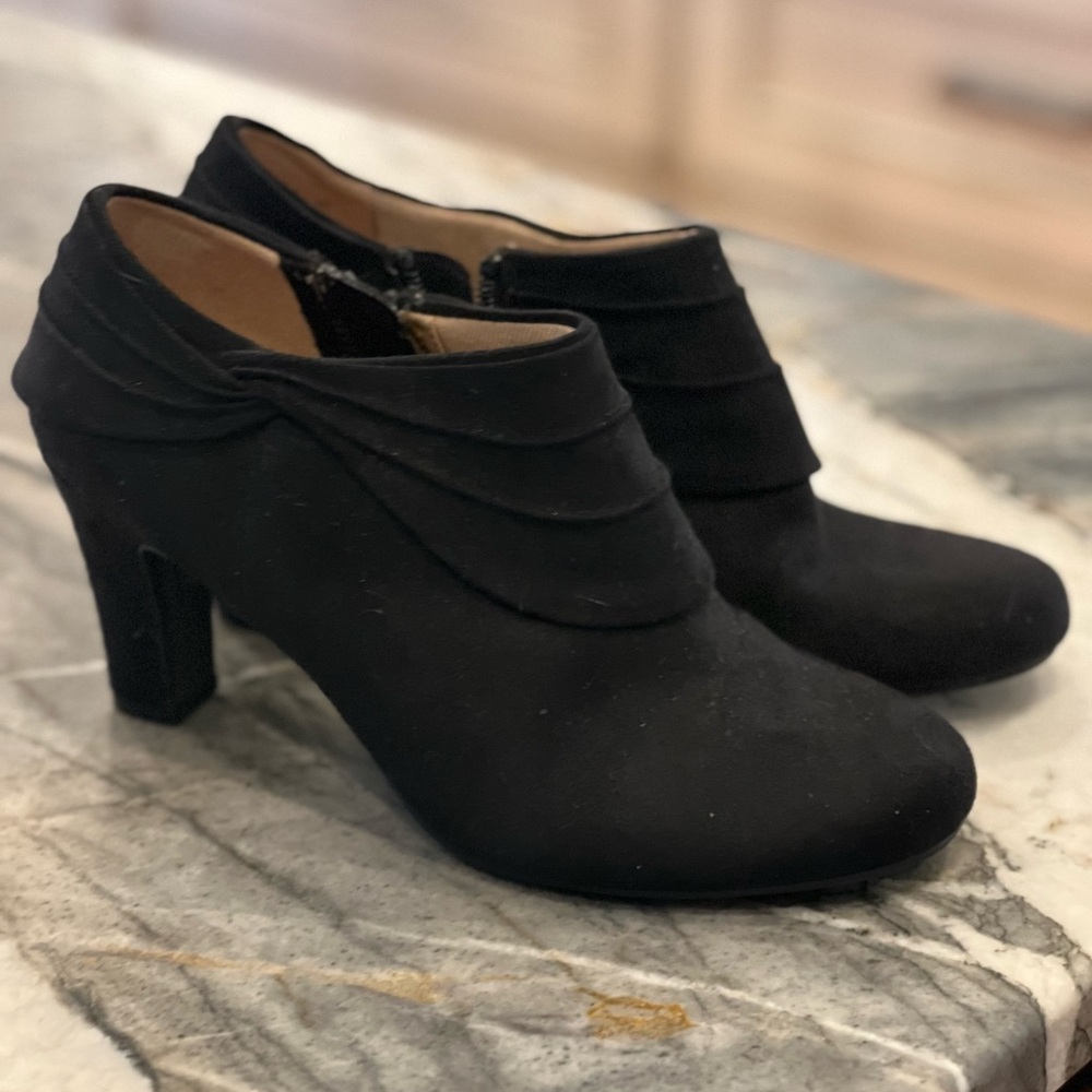 Life Stride Black Heeled Boots with Ruched Design and Thick Heel